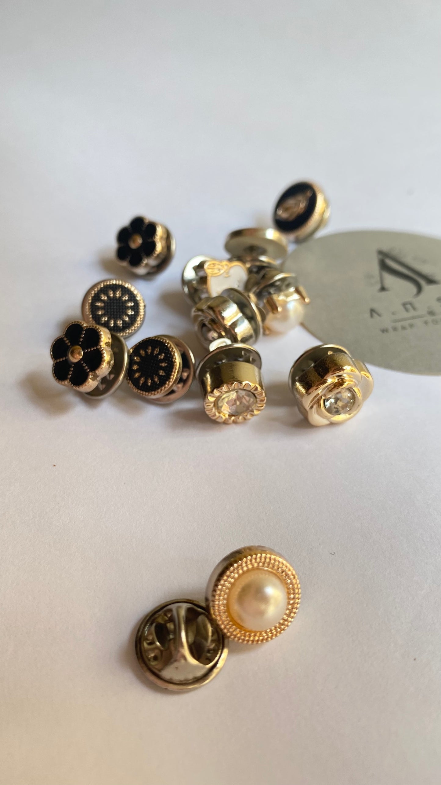 Mini lock in Brooches (random 2)